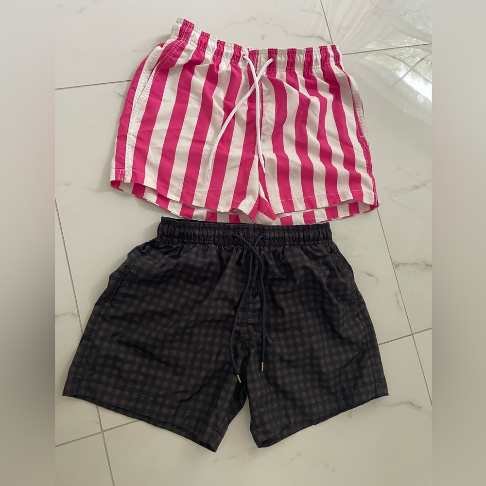 Bundle two Stylish Pink and Black Men's swim shorts.Size S.Like new.